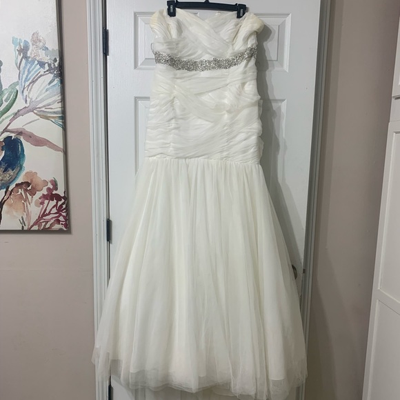 Alfred Angelo Wedding Dress - Picture 1 of 17